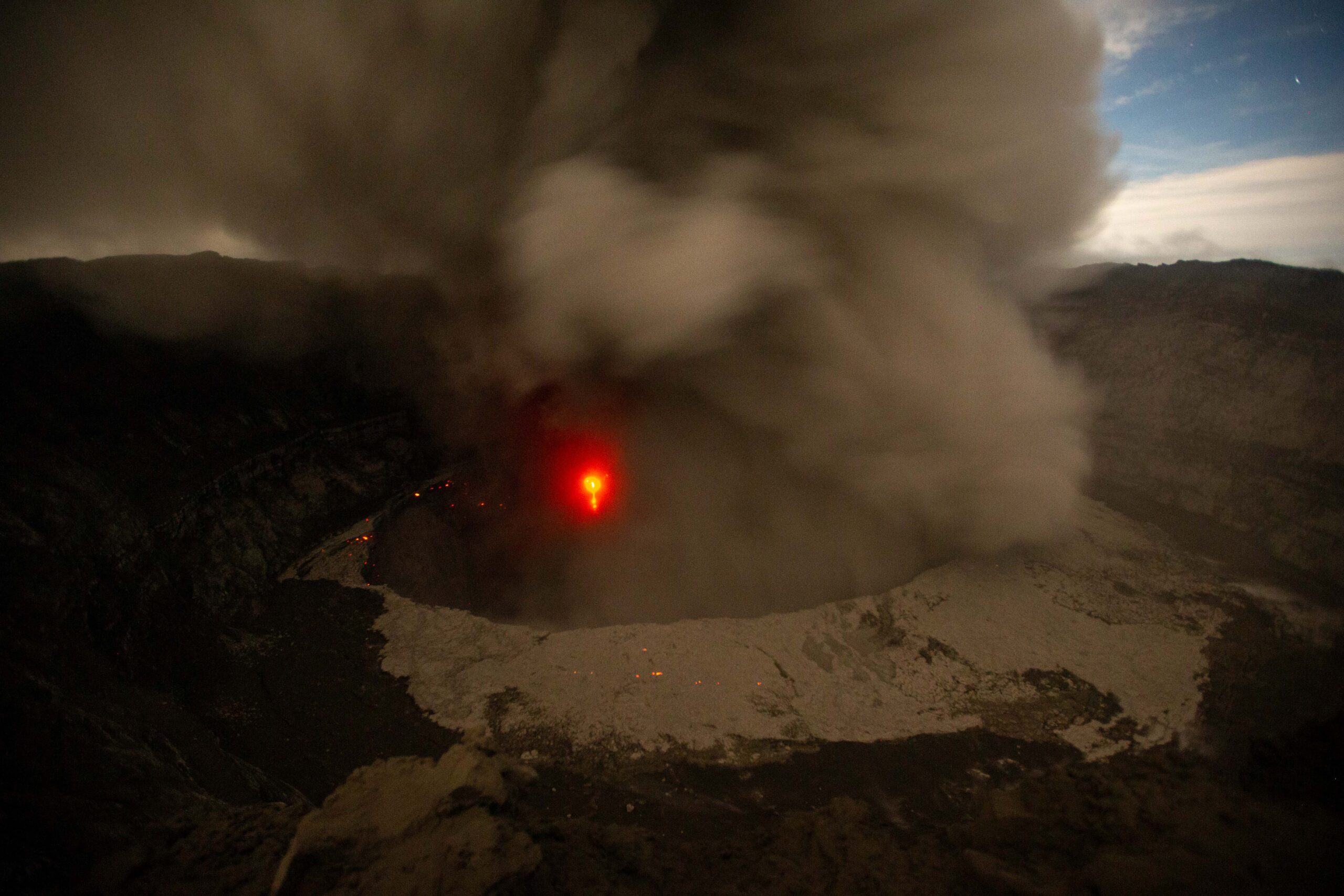 Christopher Horsley image Picture of Nyiragongo erupting 2021 from drone